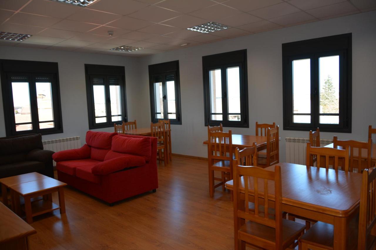 Albergue Villa Nava De La Asuncion Extérieur photo