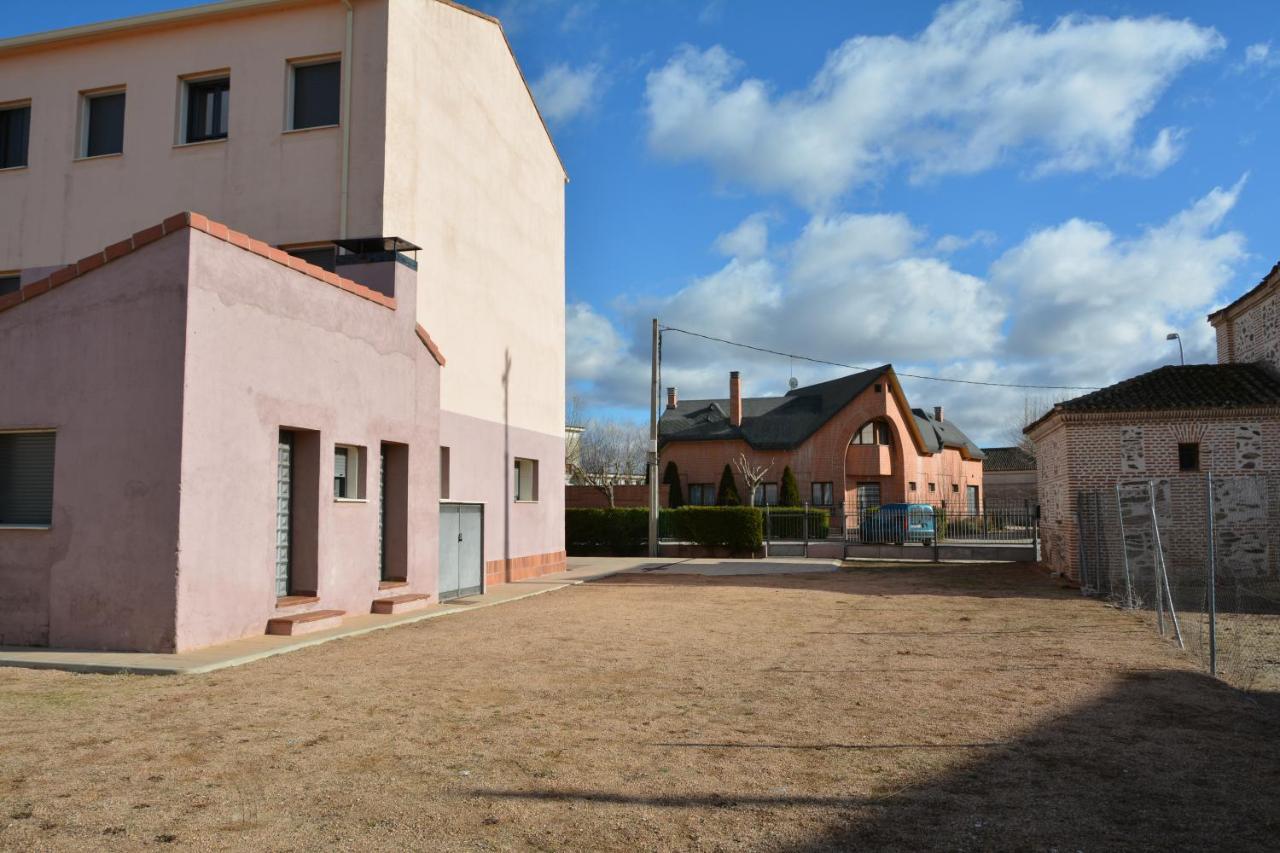 Albergue Villa Nava De La Asuncion Extérieur photo