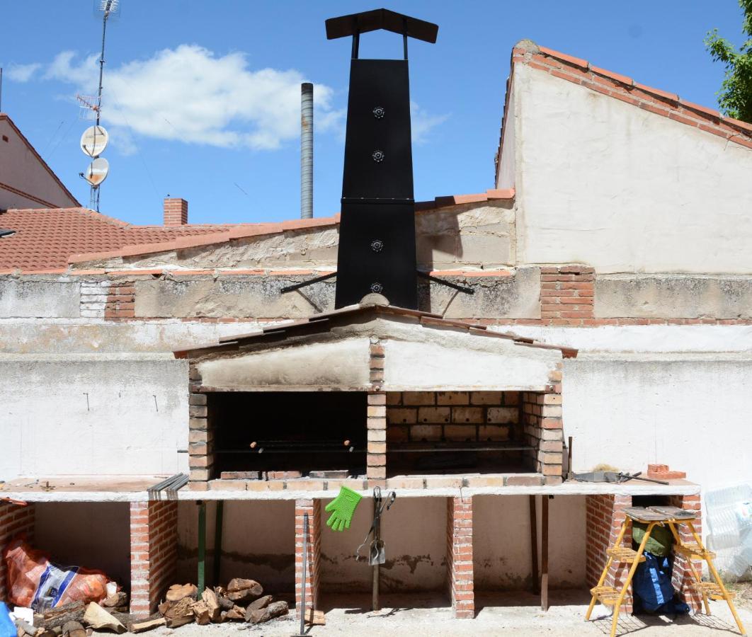 Albergue Villa Nava De La Asuncion Extérieur photo